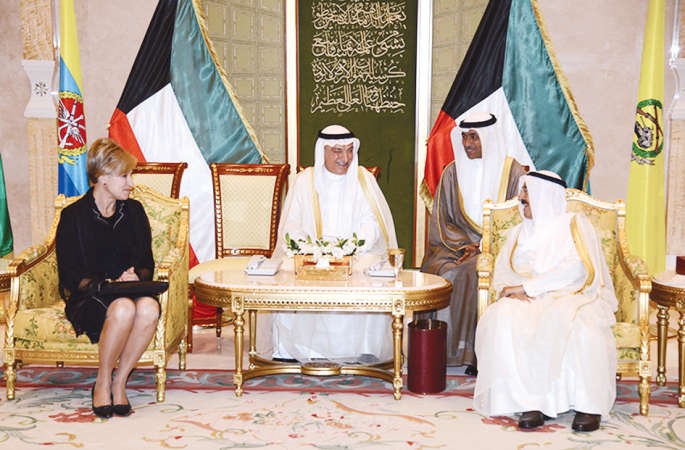 صاحب السمو الامير الشيخ صباح الاحمد مستقبلا سفيرة لاتفيا﻿