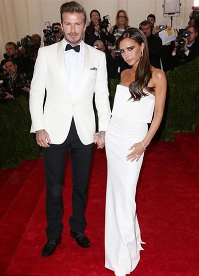 ديفيد وفيكتوريا بيكهام ثنائي متألق بالأبيض في Met Gala