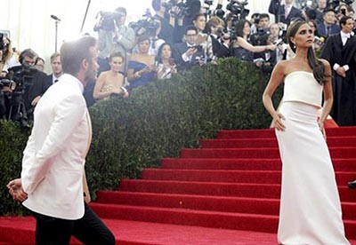 ديفيد وفيكتوريا بيكهام ثنائي متألق بالأبيض في Met Gala