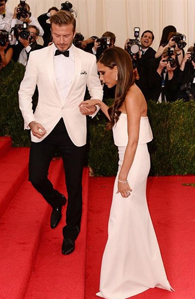 ديفيد وفيكتوريا بيكهام ثنائي متألق بالأبيض في Met Gala