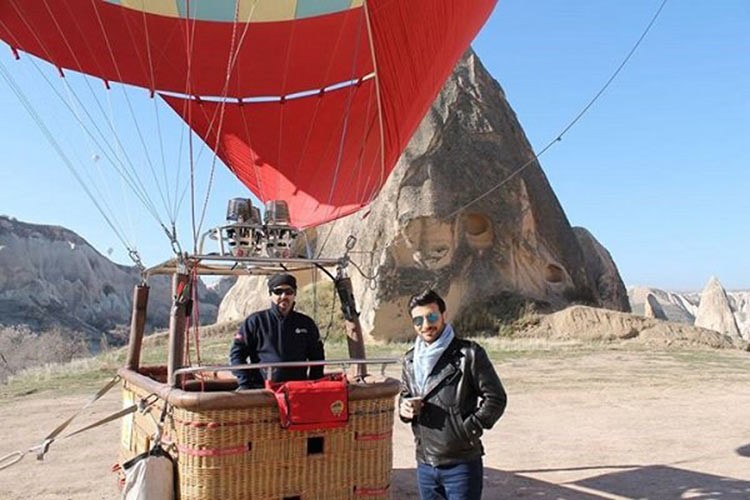 بالصور.. ماجد المهندس يحلّق في منطاد على علو 700 ألف قدم