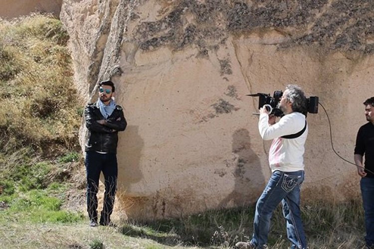 بالصور.. ماجد المهندس يحلّق في منطاد على علو 700 ألف قدم
