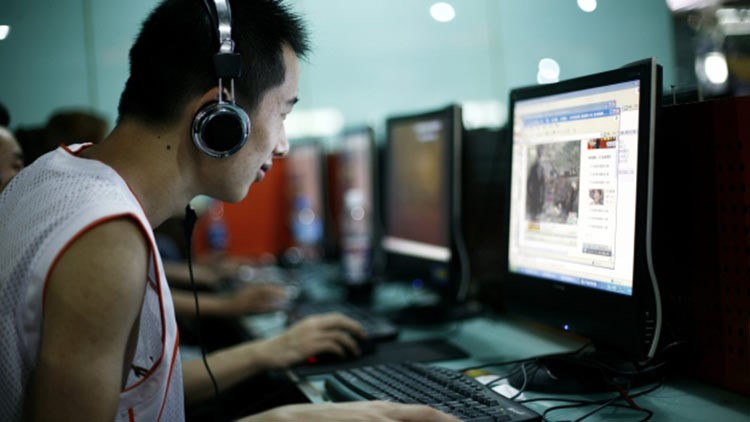 9- حجبت الصين كلا من Facebook وتويتر وصحيفة نيويورك تايمز من على الانترنت منذ عام 2009، ولم يعد اي مواطن بامكانه الدخول على الموقع حتى هذه اللحظة