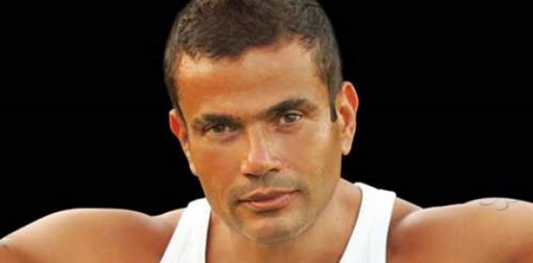 عمرو دياب يتسبب بأزمة في عزاء والد محمد حماقي