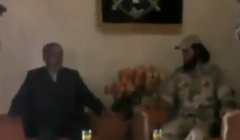 بالفيديو.. الجيش الحر يلقي القبض على أحد مرشحي الرئاسة السورية