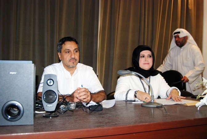 نبيلة العلي خلال الندوة ﻿