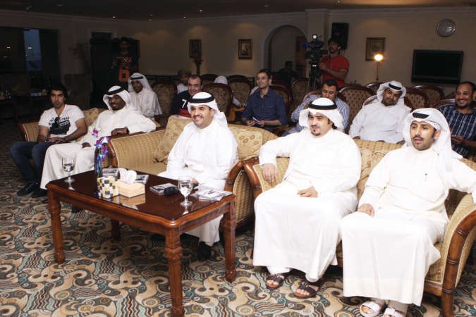 الشيخ دعيج الخليفة ومحمد الفضلي اثناء المؤتمر﻿