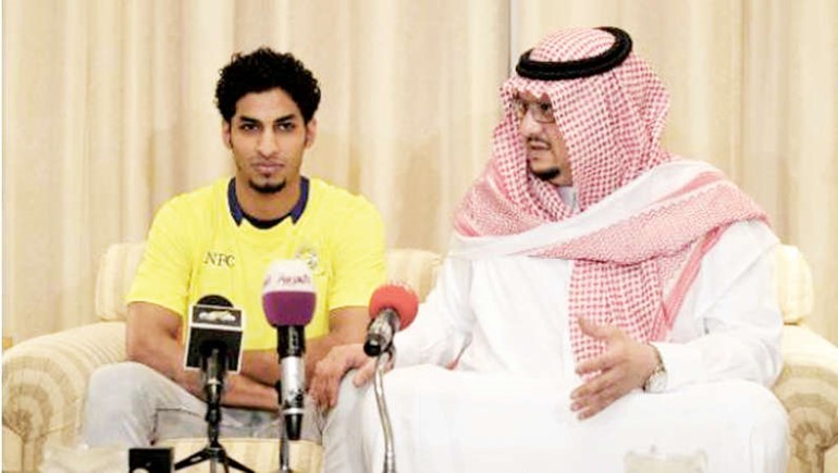رئيس النصر الامير فيصل بن تركي مع عبدالعزيز الجبرين