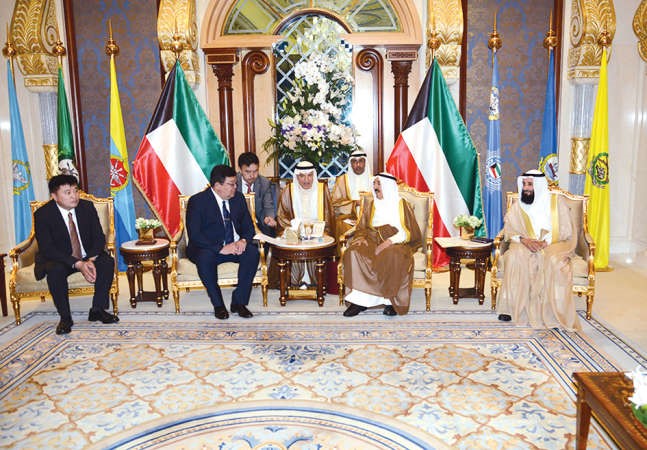  صاحب السمو الامير الشيخ صباح الاحمد مستقبلا سودنو مزندي ايرادان ﻿