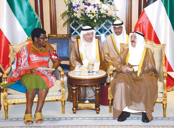 صاحب السمو الامير الشيخ صباح الاحمد اثناء استقباله سفير مملكة سوازيلاند الامير سينزانجخونا ﻿