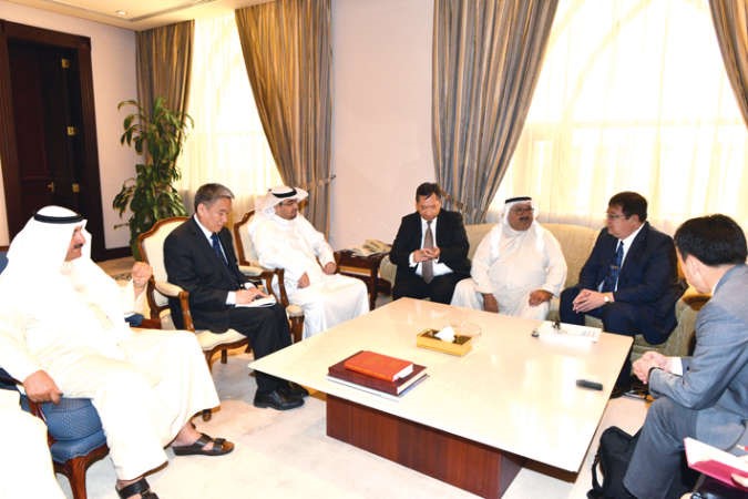  الشيخ ناصر صباح الاحمد مستقبلا وزير التنمية البشرية بمنغوليا سودنو مزندي ايرادان 