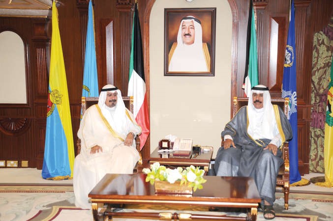 سمو ولي العهد الشيخ نواف الاحمد مستقبلا الشيخ دمحمد الصباح﻿
