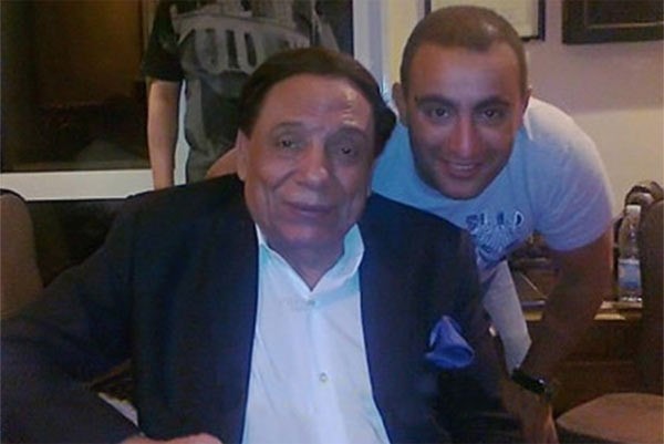 أحمد السقا يجامل “الزعيم”