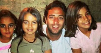 ميدو ينشر صورة جماعية لعائلته على "إنستجرام"