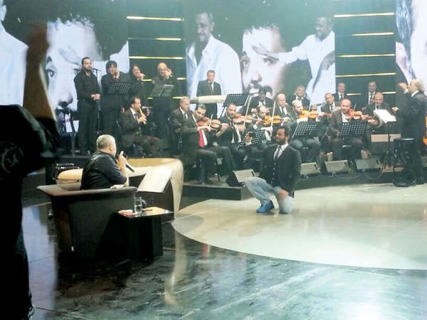 نيشان يلتقط صورة تذكارية لـ سلطان الطرب﻿