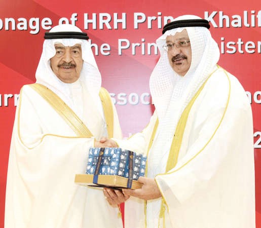 الامير خليفة بن سلمان ال خليفة مكرما الزميل ناصر محمد