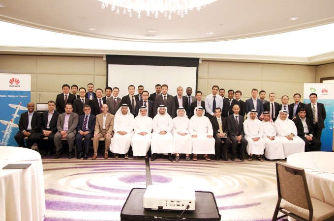 لقطة جماعية للمشاركين في الاجتماع