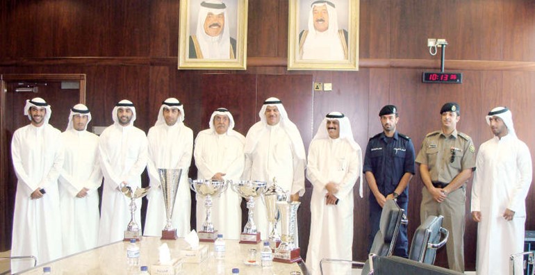 الحمود يتوسط واللواء الفهد والقبندي ابطال المنتخب