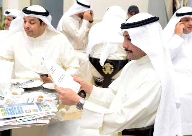 الغانم والصانع يطلعان على استبيان سلم الرواتب 
