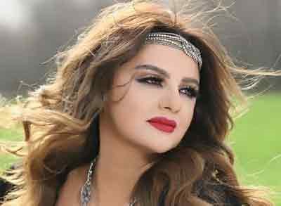 باسكال مشعلاني تغازل الطبيعة بشورت