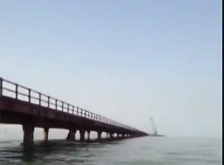 بالفيديو.. كويتي يتجول تحت جسر الصبية في عرض البحر بالجت سكي