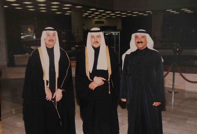 دالشملان ومساعد الهارون مع حسين البزاز لدى تكريمه من وزارة التعليم العالي ﻿