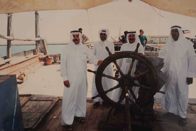 حسين البزاز لدى وصول السفينة فتح الخير الى الكويت ﻿