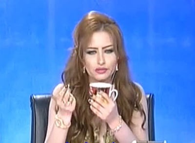 بالفيديو.. مذيعة كويتية لاحد منتقديها: انا ماني مفصخة وسكرانة يالحمار وخلي الشرطة تجيني الاستديو تفحصني