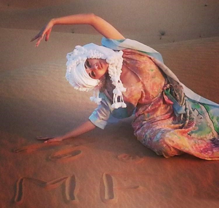 بالصور.. ميريام فارس تصطاد الغزلان في رحلتها الصحراوية بأبو ظبي