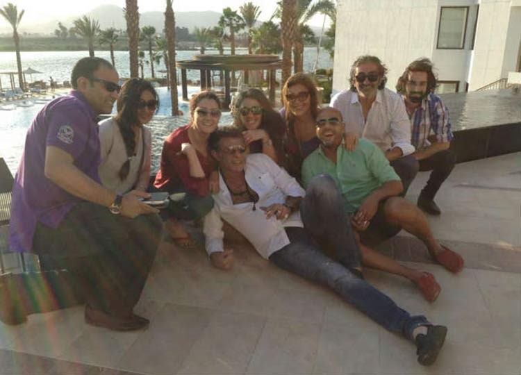 بالصور.. السيدة الأولى بـ «الشبشب» والرئيس بـ «نظارة» على البحر