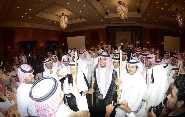بالفيديو.. "هزازي" يحتفل بزواجه وبلقيس تهنئه: دقوا خبيتي