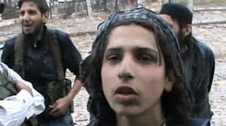 بالفيديو.. تصريحات جريئة لأشجع مقاتل أمام جنود الأسد وشبيحته