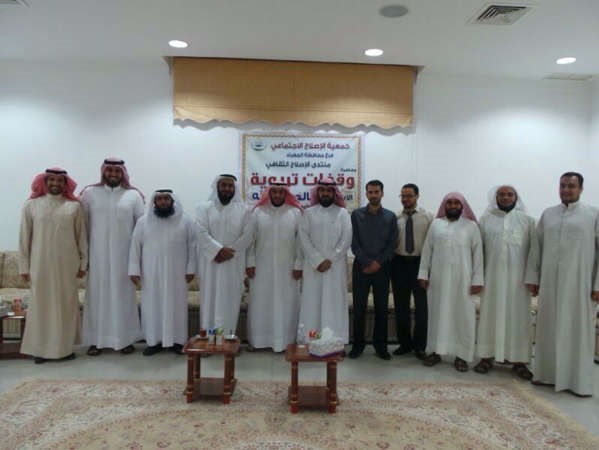  خالد مال الله وفلاح الهاجري يتوسطان الحضور ﻿