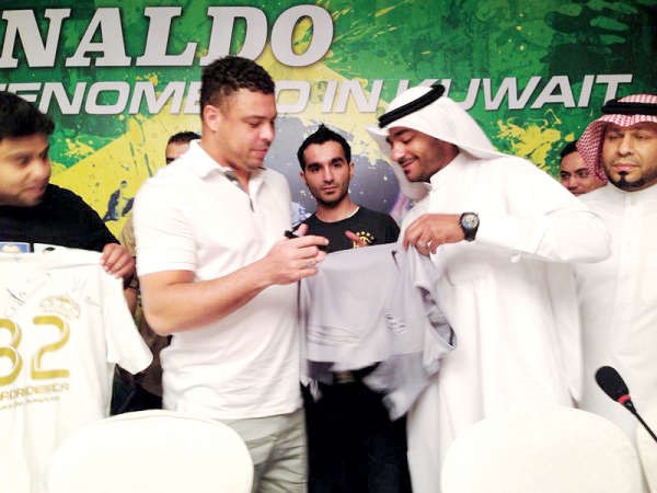 فرحة احمد حسين بتوقيع مرعب الحراس﻿