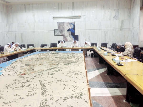 عبدالله الكندري مترئسا ورشة العمل