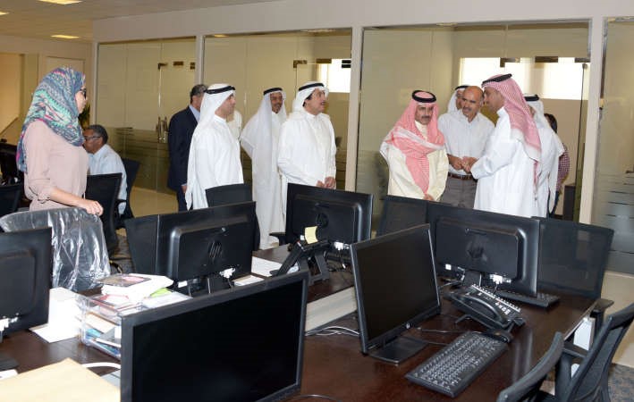  الشيخ مبارك الدعيج خلال زيارته لمقر وكالة الانباء البحرينية 