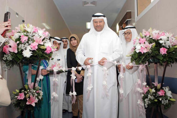 د علي العبيدي مفتتحا غرف العمليات الجديدة في مستشفى الرازي