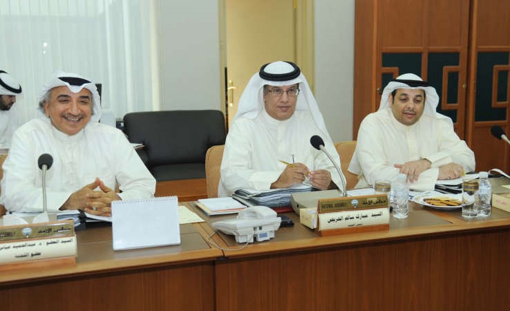 يعقوب الصانع ومبارك الحريص ودعبدالحميد دشتي اثناء اجتماع اللجنة التشريعية﻿