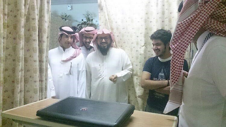 بالفيديو والصور: مصاب بالشلل بالسعودية يناشد عبر "تويتر" زيارته.. المالكي يلبي.. والوليد يتبرع بنصف مليون ريال 
