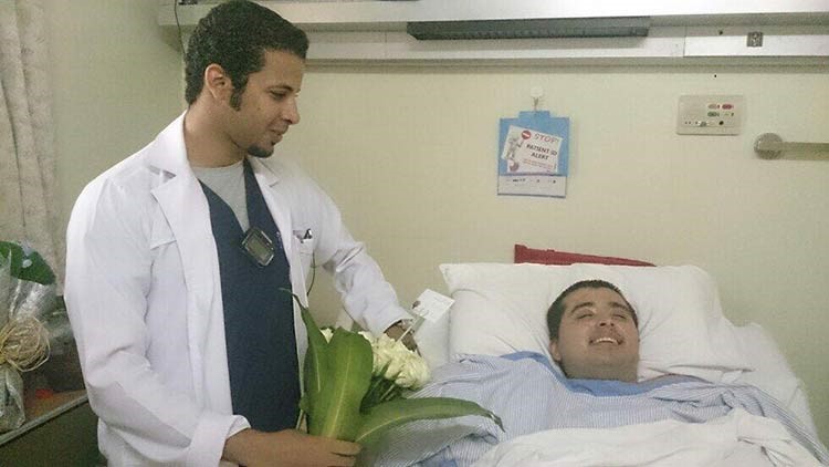 بالفيديو والصور: مصاب بالشلل بالسعودية يناشد عبر "تويتر" زيارته.. المالكي يلبي.. والوليد يتبرع بنصف مليون ريال 