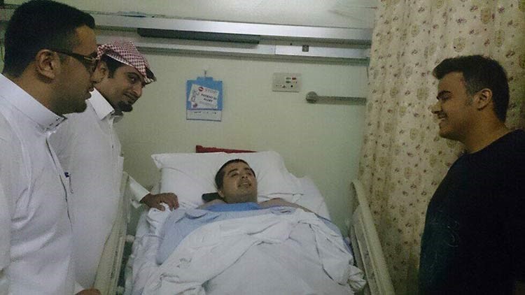 بالفيديو والصور: مصاب بالشلل بالسعودية يناشد عبر "تويتر" زيارته.. المالكي يلبي.. والوليد يتبرع بنصف مليون ريال 