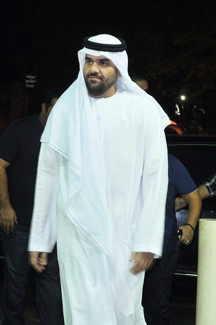 بالصور.. عمرو دياب يغيب عن عزاء صديقه والجسمي أول الحاضرين
