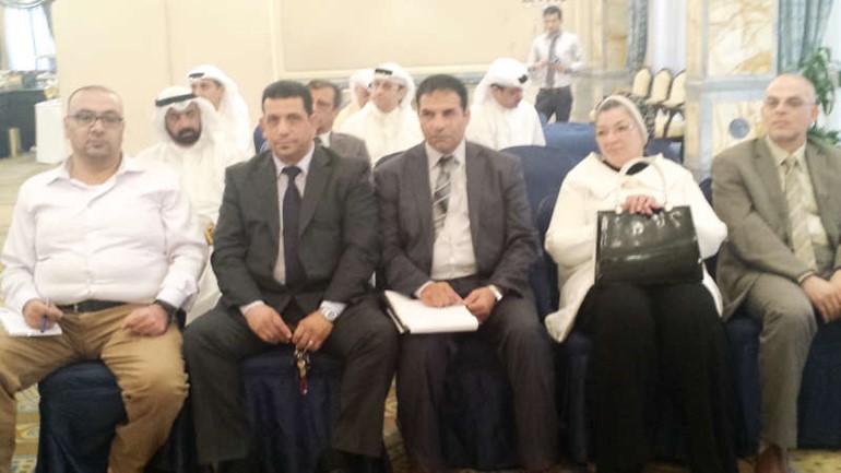 الزميل اسامة دياب مع عدد من الحضور﻿