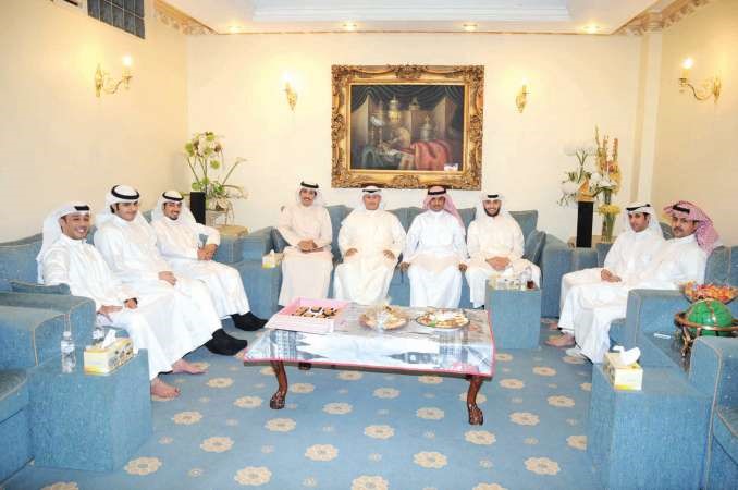 رواد ديوانية حمود الردعان وبينهم الزميل عبدالله الراكان 	محمد خلوصي﻿
