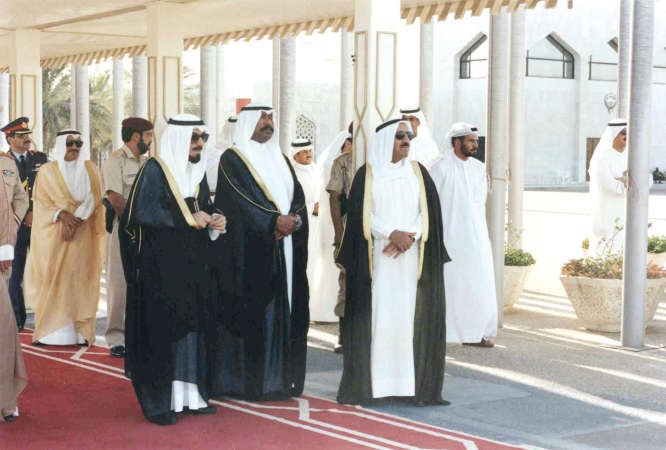 سمو الامير الوالد رحمه الله مع صاحب السمو الامير الشيخ صباح الاحمد والامير الراحل الشيخ جابر الاحمد﻿