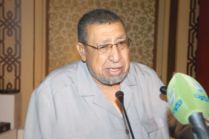 احد المرضى يلقي كلمة شكر