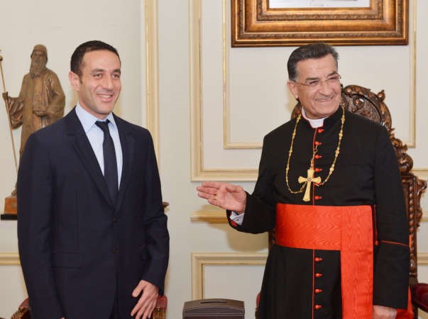 البطريرك الراعي مستقبلا نادر الحريري مدير مكتب الرئيس سعد الحريري في بكركي امسمحمود الطويل