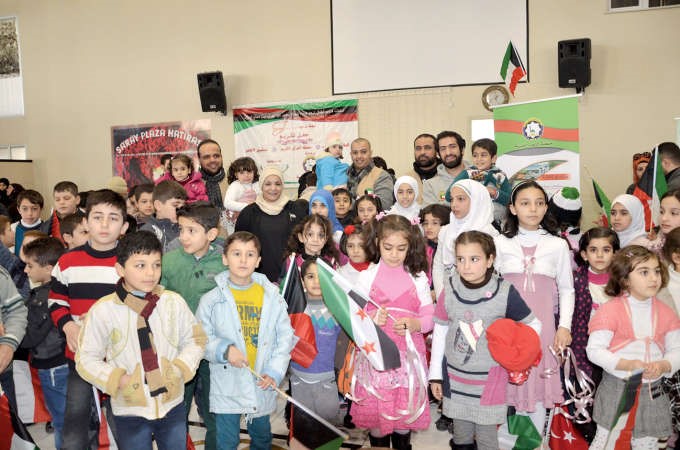 عبدالعزيز العبيد مع الايتام السوريين﻿