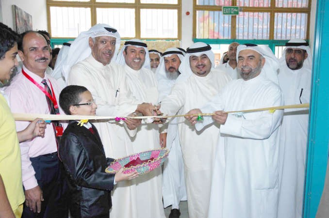 مدير عام التعليم الخاص عبدالله البصري مفتتحا معرض التقنيات التربوية 