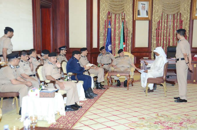 الفريق سليمان الفهد يستمع لشكوى احد المواطنين